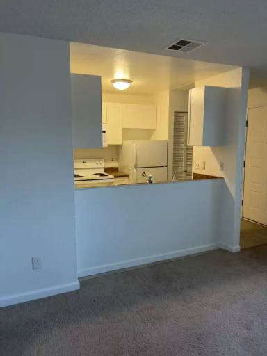 Main picture of 14 Castlecrest Dr