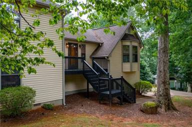 Main picture of 303 Cacique Ct