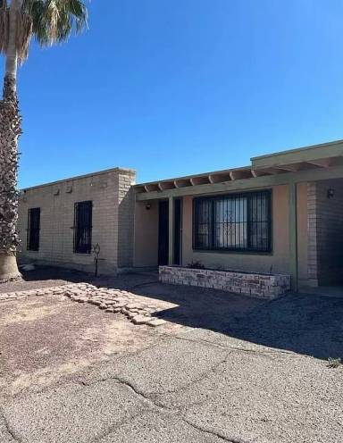 Main picture of 6027 S Lostan Ave