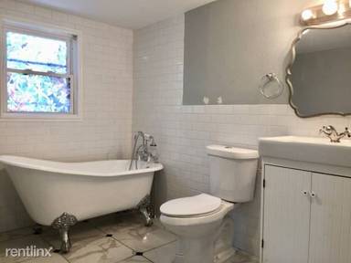 Main picture of 806 Montopolis Dr