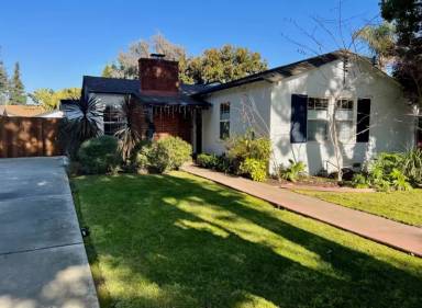 Main picture of 637 Fuller Ave