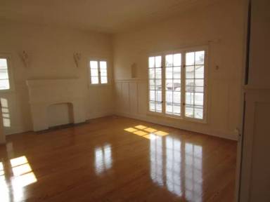 Main picture of 115 N Sweetzer Ave