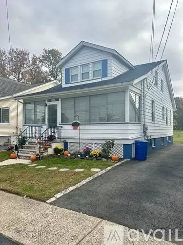Main picture of 19 Rose Ave