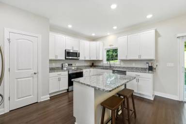 Main picture of 1206 Bluemoon Dr