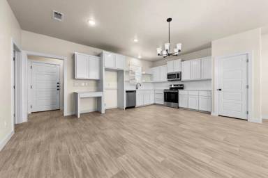 Main picture of 4619 Kings Crossing Blvd