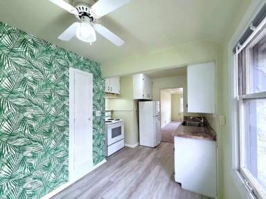Main picture of 108 N Buchanan Ave
