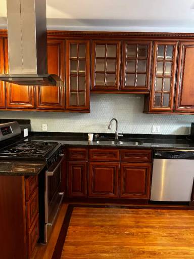 Main picture of 32 Holyoke Rd