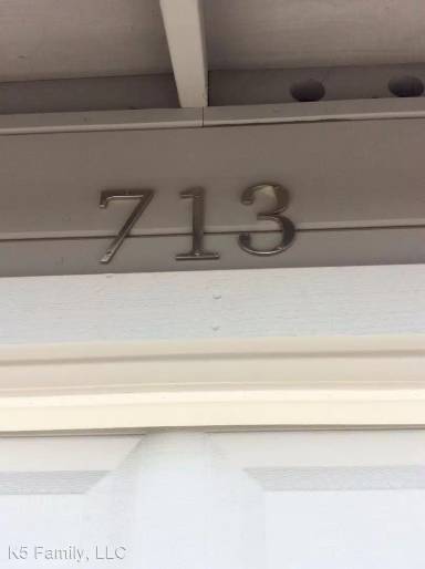Main picture of 711 York St