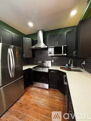 Main picture of 807 W 10th St