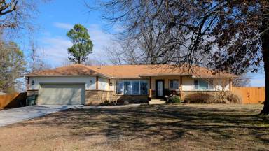 Main picture of 1442 N Crestwood Dr