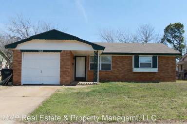 Main picture of 3020 Lazy Ln