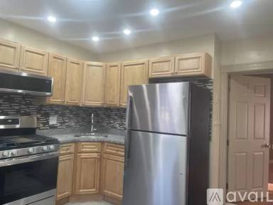 Main picture of 1002 River St