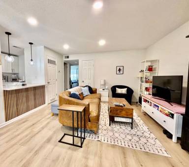 Main picture of 807 W 40th St