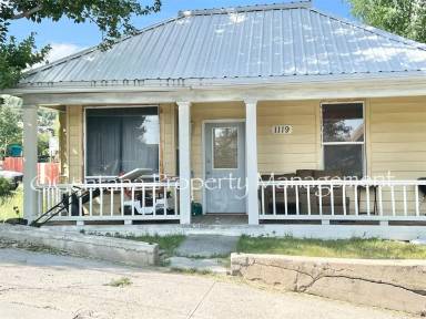 Main picture of 1119 W Broadway St