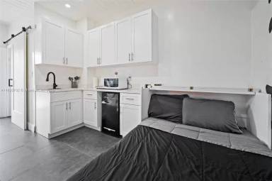 Main picture of 534 NW 50th St