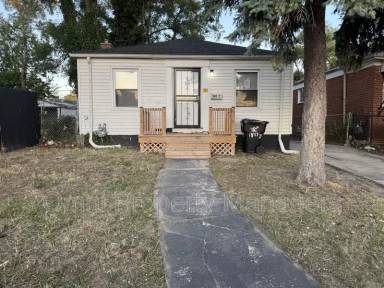 Main picture of 18470 Fenelon St