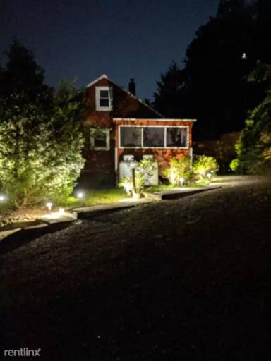 Main picture of 727 Danbury Rd