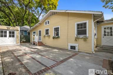 Main picture of 6731 De Longpre Ave