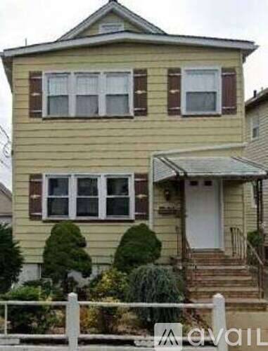 Main picture of 188 Hayward Pl