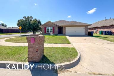 Main picture of 8013 Eagle Cir