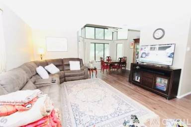 Main picture of 587 Sayre Dr