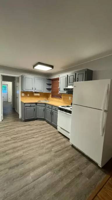 Main picture of 4 Eunice Ln