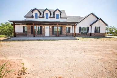 Main picture of 727 Three Way Rd