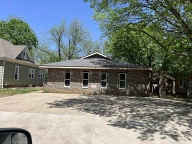 Main picture of 118 W Elm Ave