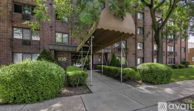 Main picture of 835 Pearson St