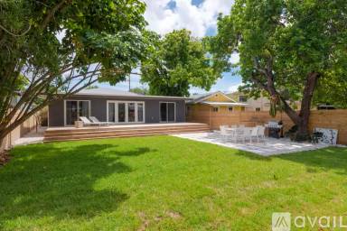 Main picture of 561 NW 50th St