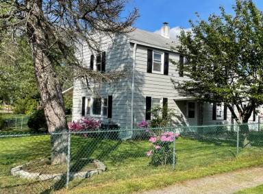 Main picture of 2421 Woodland Rd