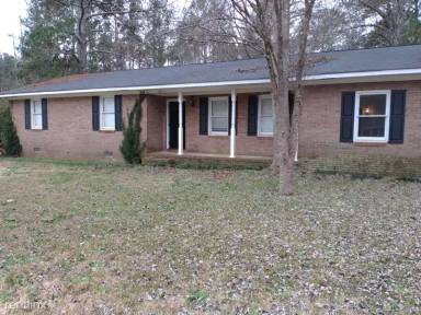 Main picture of 2170 Lyn Dr