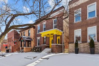Main picture of 2922 Victor St
