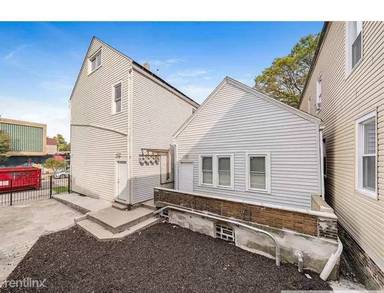 Main picture of 1943 W 48th St