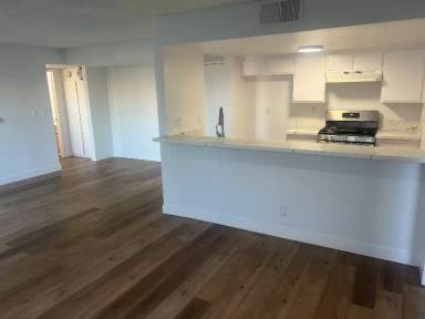Main picture of 6767 Hayvenhurst Ave