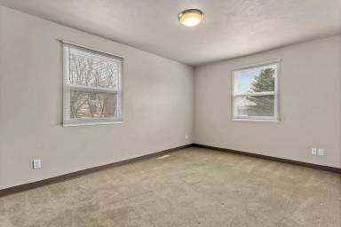 Main picture of 2627 N Helen St