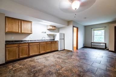 Main picture of 685 W 5th St