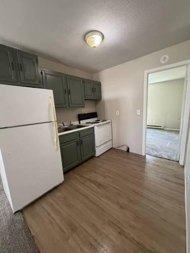 Main picture of 3114 East Pike