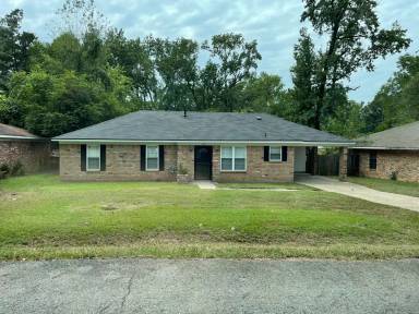 Main picture of 4013 Swim Club Ln