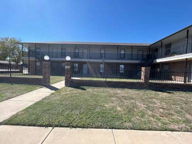 Main picture of 103 W Truman Ave