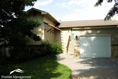 Main picture of 1900 Crescent Dr