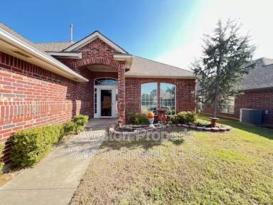 Main picture of 12312 Village Ln