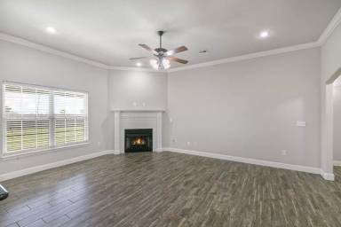 Main picture of 1111 Ellen Ray Ln