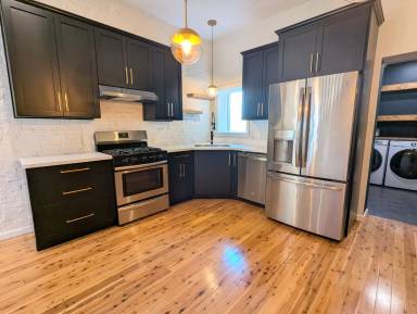 Main picture of 5109 Holmes St