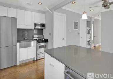 Main picture of 215 E 23rd St
