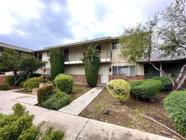 Main picture of 901 W 6th St