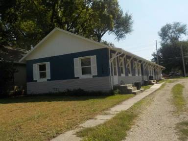 Main picture of 715 W 13th St