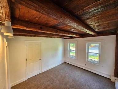 Main picture of 81 Oak St