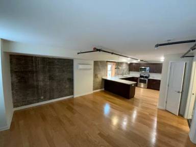 Main picture of 420 Broadway