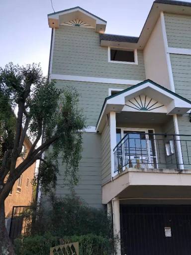 Main picture of 1405 Oak Grove Ave